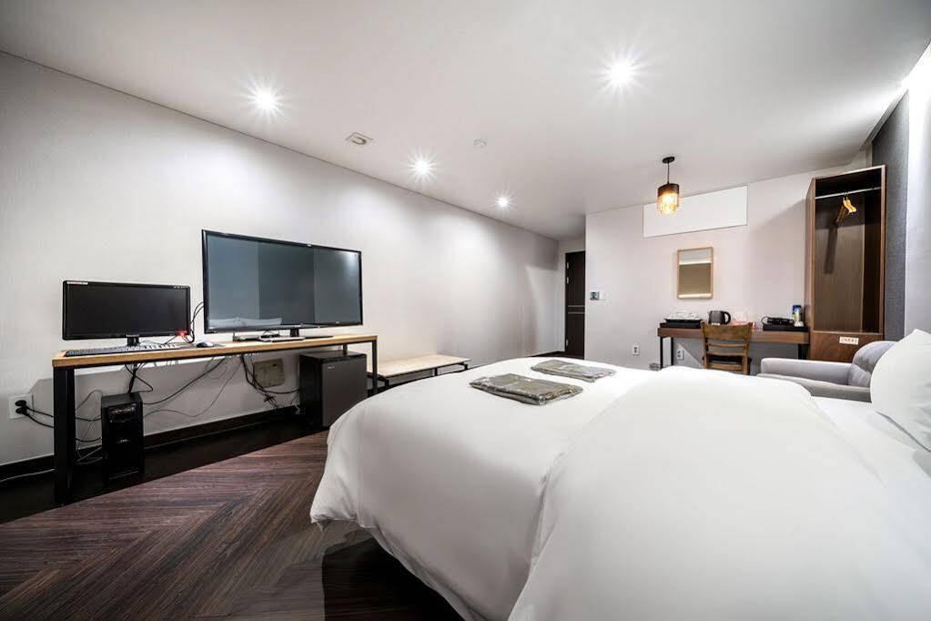 The Hotel Bon Suwon Exterior foto
